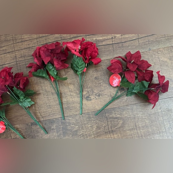 NWT Christmas faux  bush stems bundle 8 total Ashland red green 9” - Picture 4 of 6